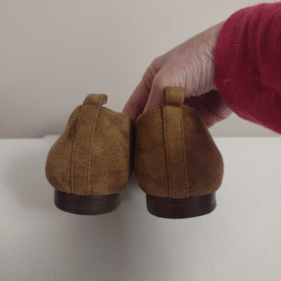 Baretraps Flat Faux Suede Shoes Reptile Print Size 7.5 EUC - Picture 3 of 7